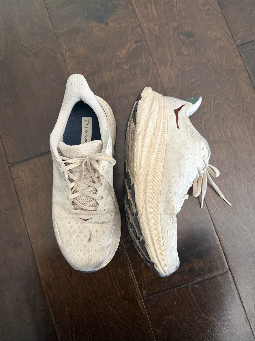 HOKA Clifton 9 cream Running Shoes